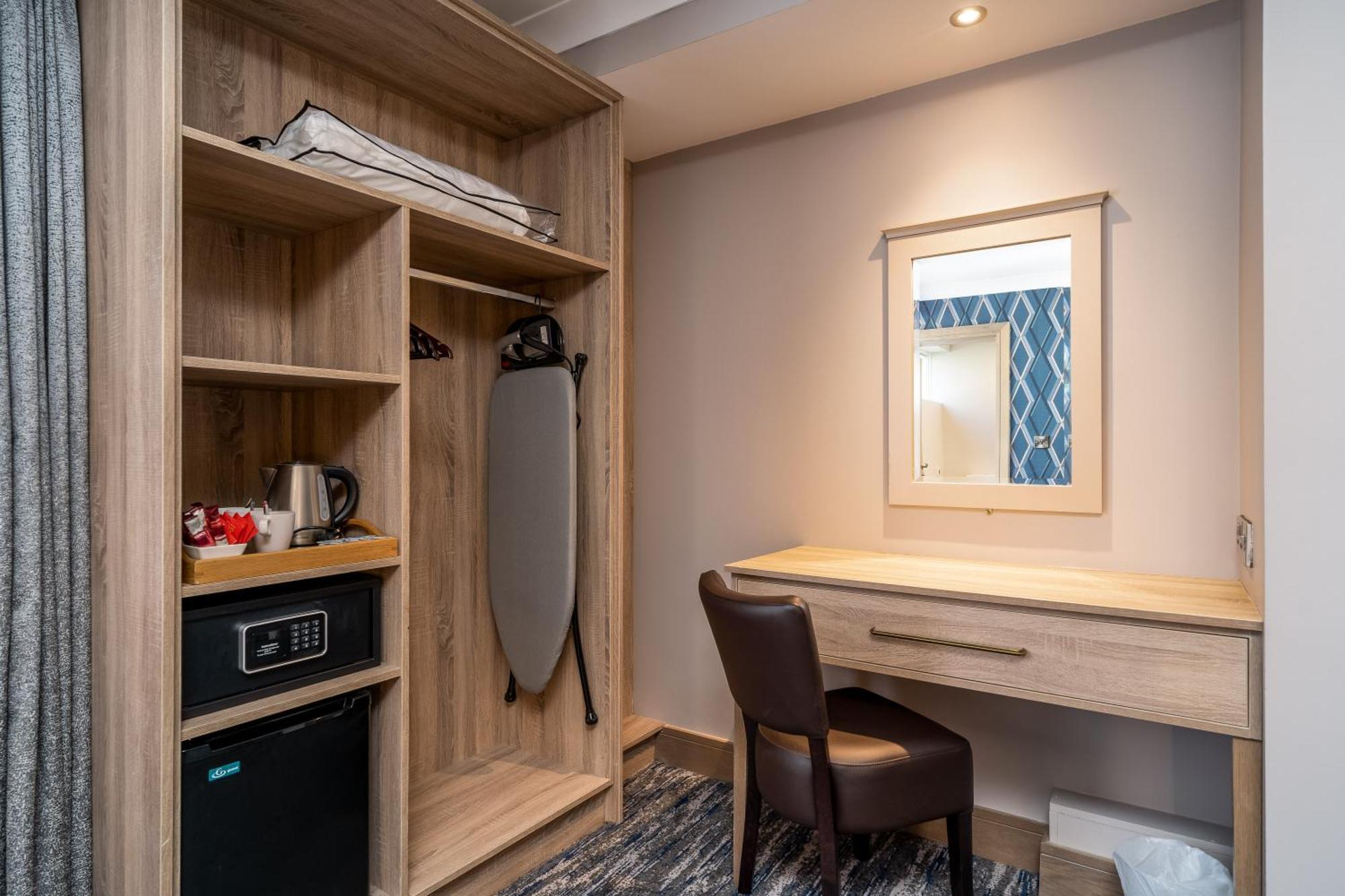 Rochestown Lodge Hotel ダン・レアリー エクステリア 写真
