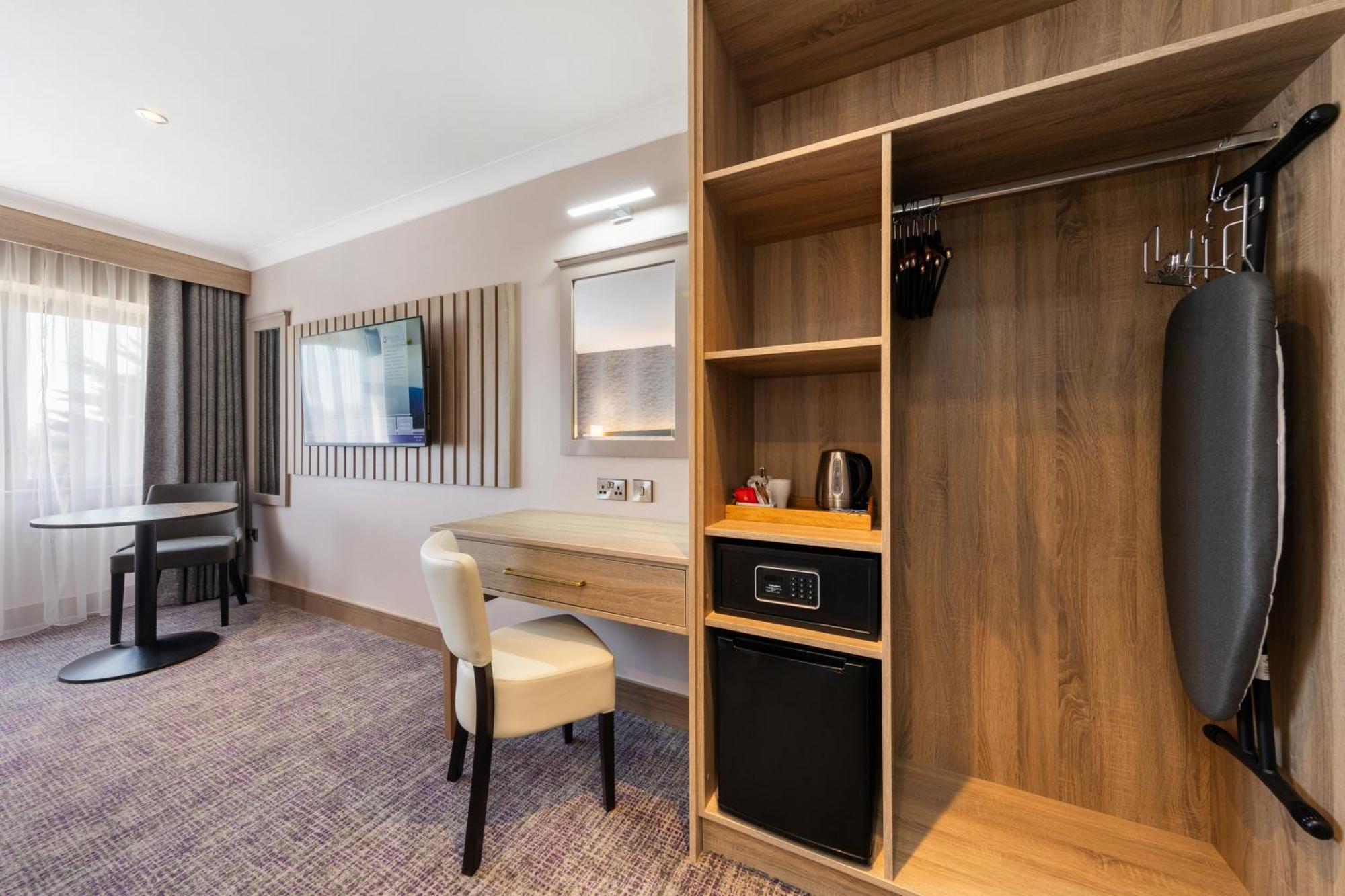 Rochestown Lodge Hotel ダン・レアリー エクステリア 写真
