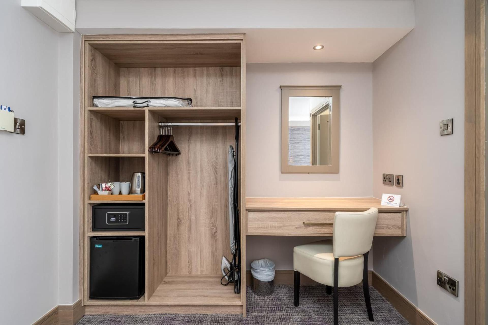 Rochestown Lodge Hotel ダン・レアリー エクステリア 写真